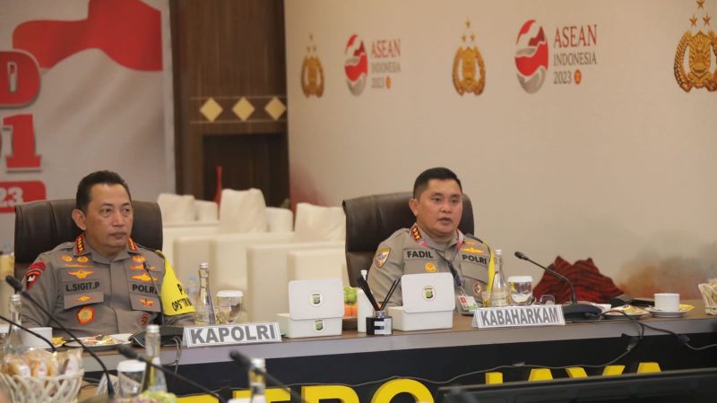 Kapolri Pantau Command Center Pengamanan KTT Asean