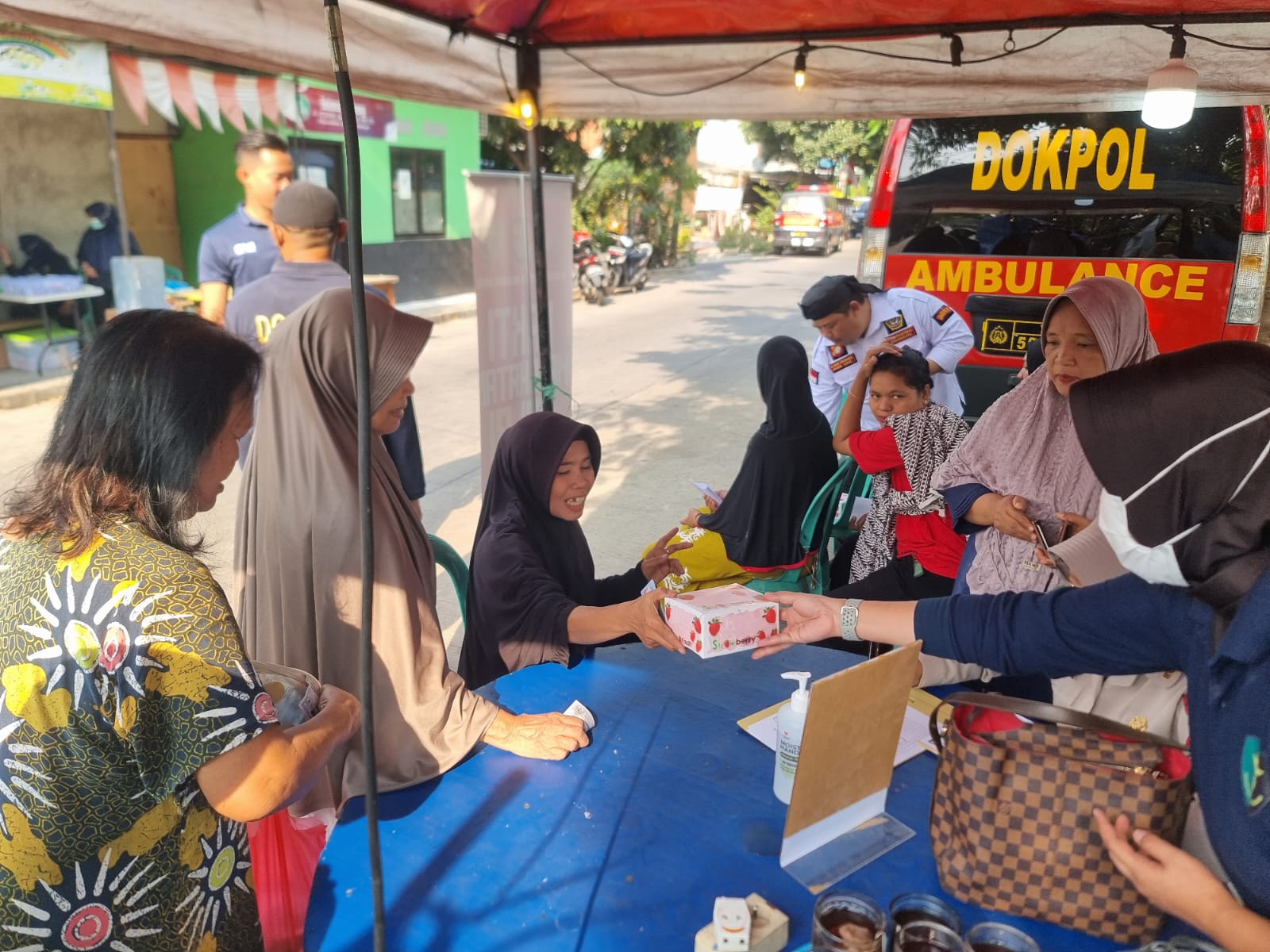 Bhakti Kesehatan Polri, Polres Metro Bekasi Kota Gelar Layanan Kesehatan dan Pengobatan Gratis