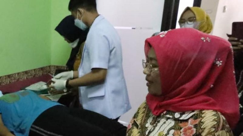 Dalam Rangka Hari Kontrasepsi Internasional Ke 16, Kadis DPPKB Buka Acara Bakti Sosial Gebyar Pelayanan KB di Puskesmas Rawa Tembaga.