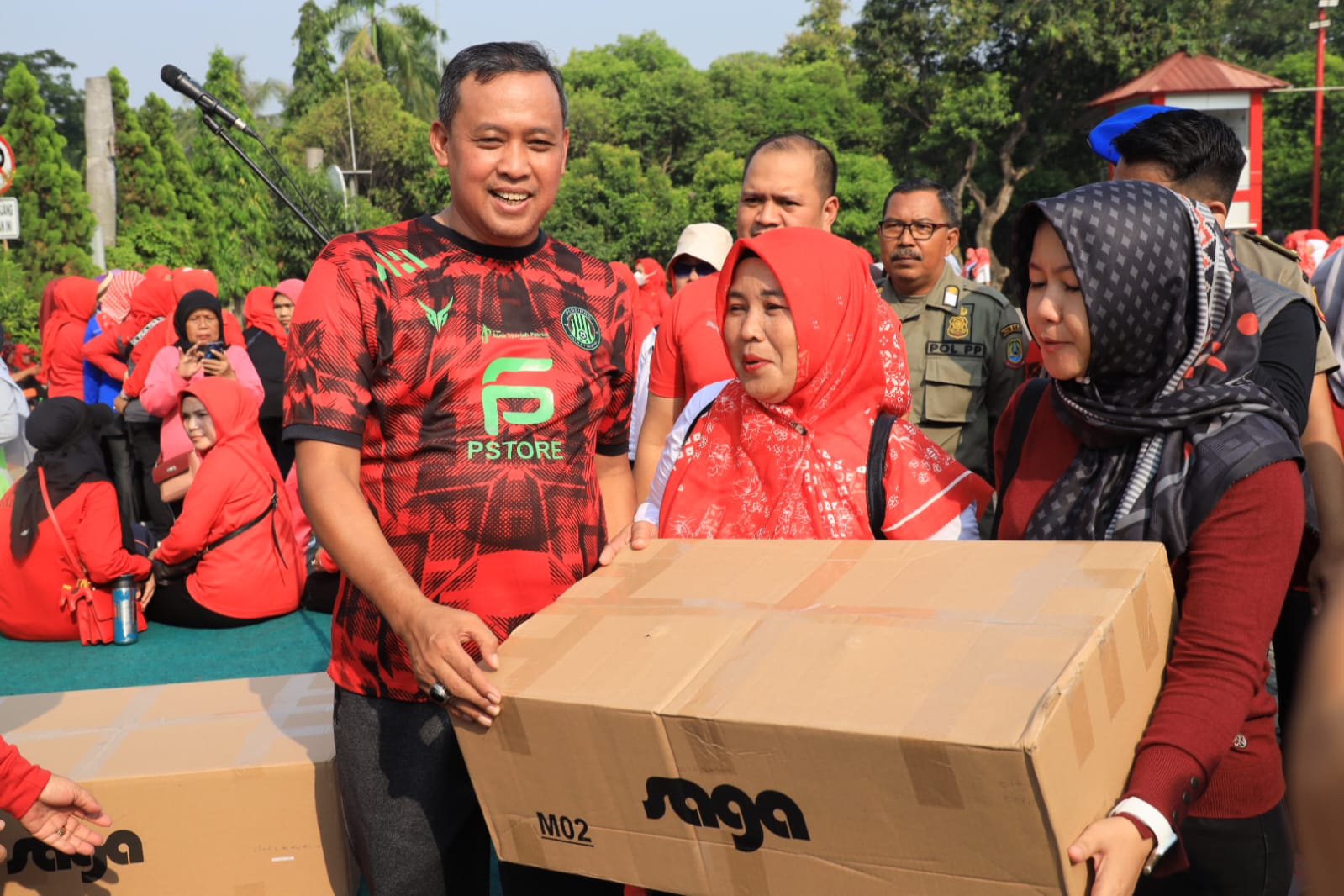 Wali Kota Serahkan Bantuan Antropometri Ke 1047 Posyandu di Kota Bekasi.