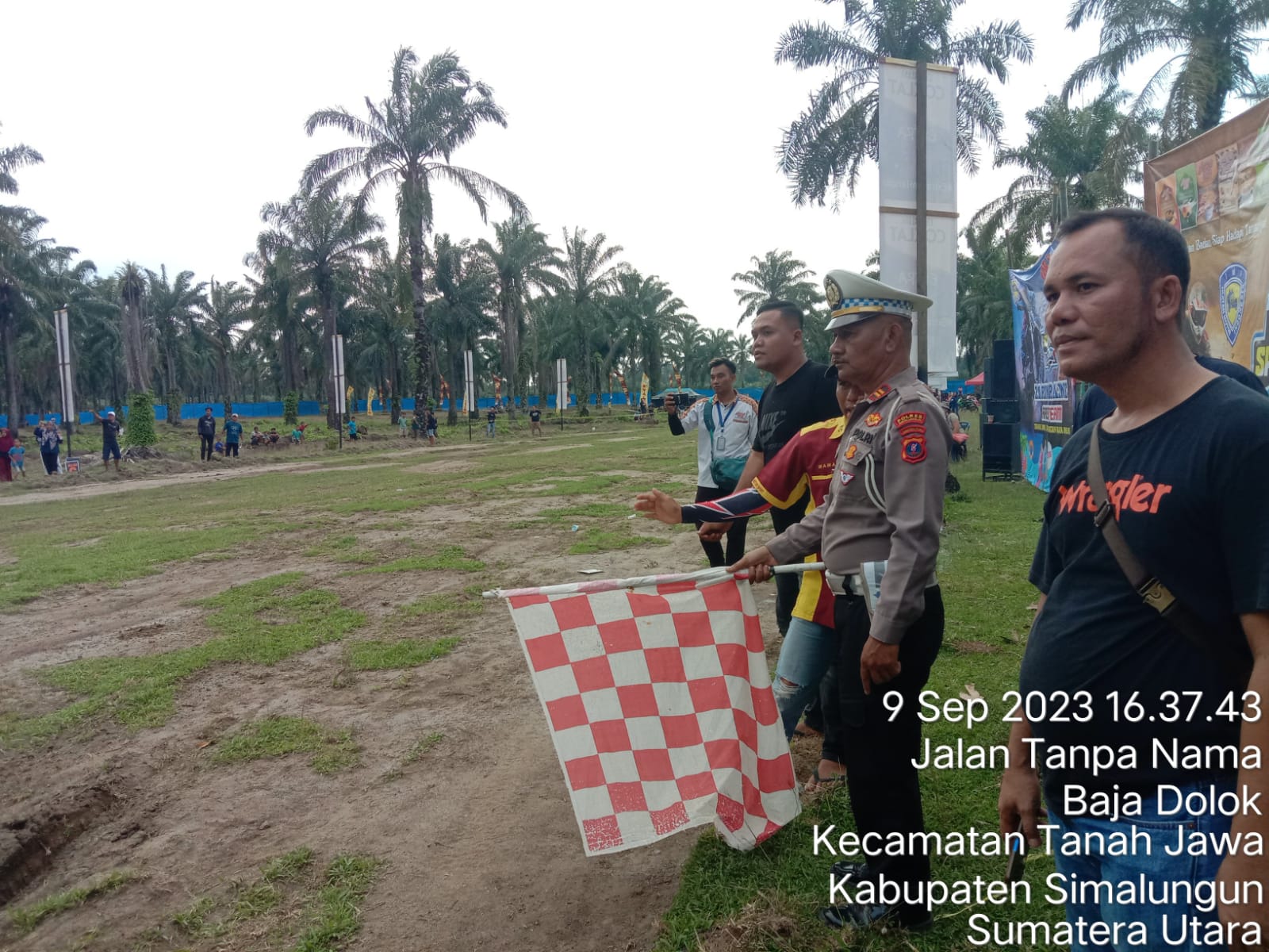 Kapolsek Tanah Jawa Pimpin Super Grasstrack Race I 2023 Berjalan Aman dan Kondusif