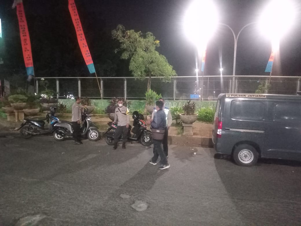 Apel Kegiatan Rutin Yang Ditingkatkan (KRYD) / Patroli skala sedang Polsek Jatiasih, Ciptakan Siskamling Kondusif