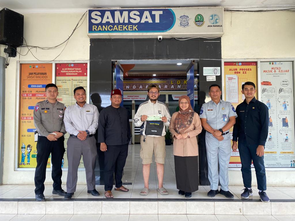 Jasa Raharja Samsat Rancaekek Bersama Tim Pembina Samsat Kabupaten Bandung I Rancaekek Melakukan Uji Coba Samsat Digital di Samsat Rancaekek