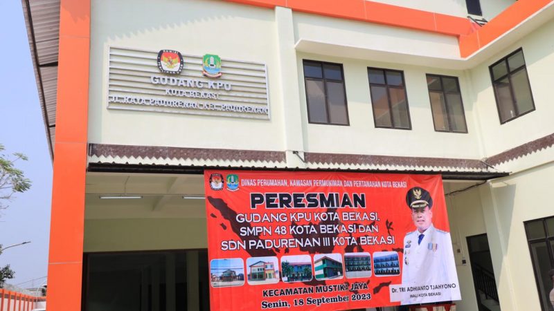 WALI KOTA BEKASI RESMIKAN TIGA GEDUNG DI PADURENAN MUSTIKAJAYA