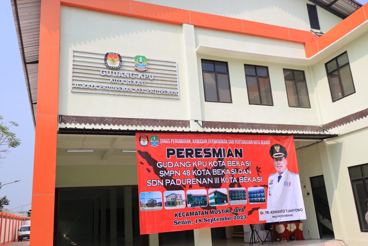 WALI KOTA BEKASI RESMIKAN TIGA GEDUNG DI PADURENAN MUSTIKAJAYA