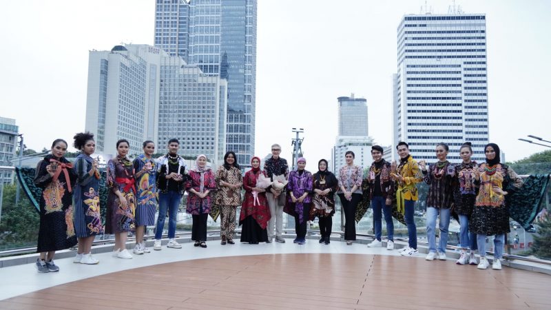 Meriahkan Hari Batik Nasional, Ketum Dharma Pertiwi ikuti Road show to Hari Batik Nasional