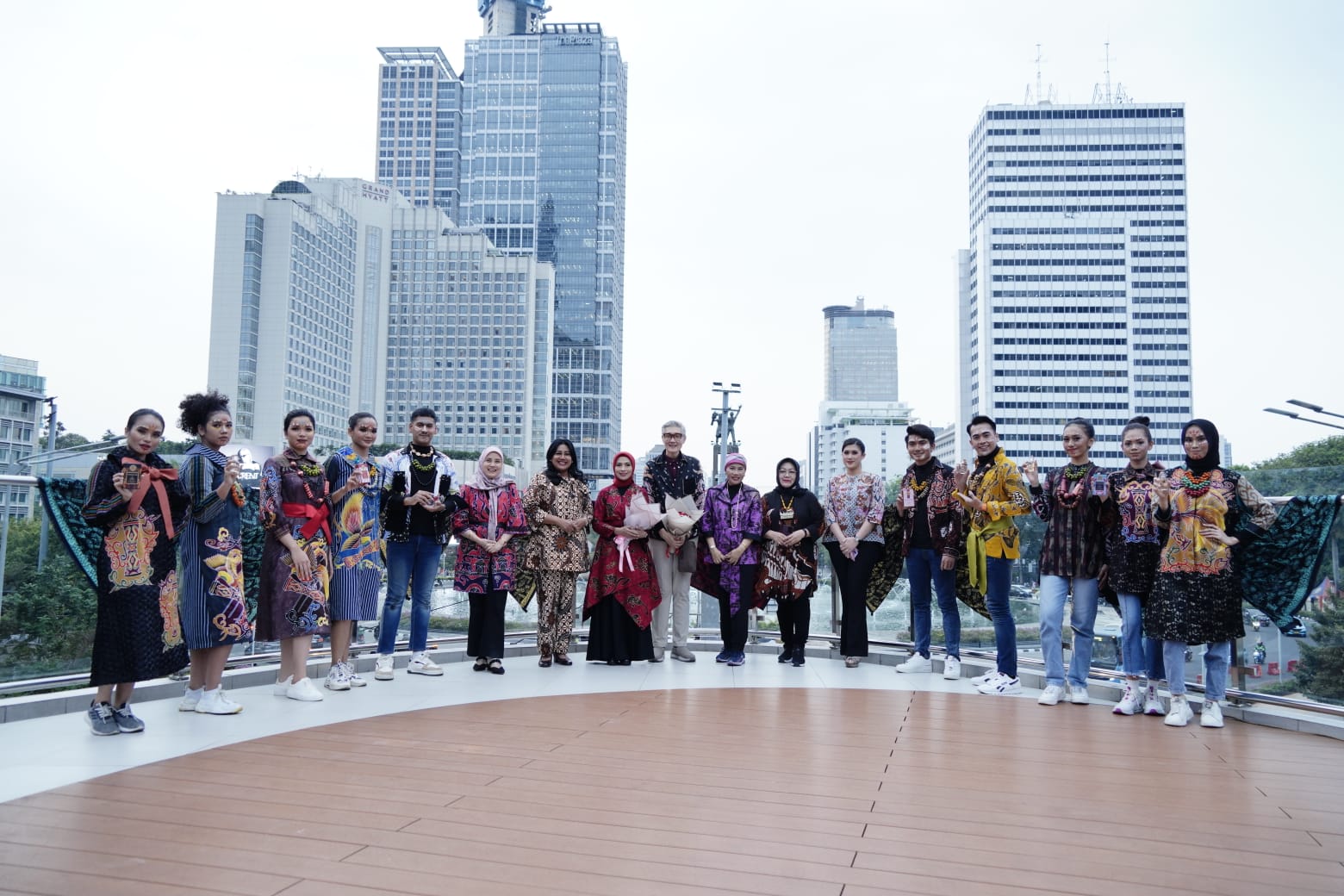 Meriahkan Hari Batik Nasional, Ketum Dharma Pertiwi ikuti Road show to Hari Batik Nasional