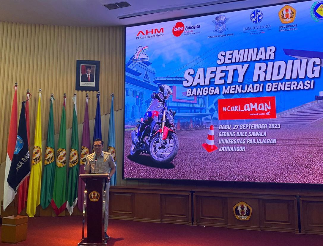 PT Jasa Raharja Cabang Utama Jawa Barat bekerja sama dengan PT Daya Adicipta Motora melaksanakan kegiatan Seminar Safety Riding di Universitas Padjadjaran