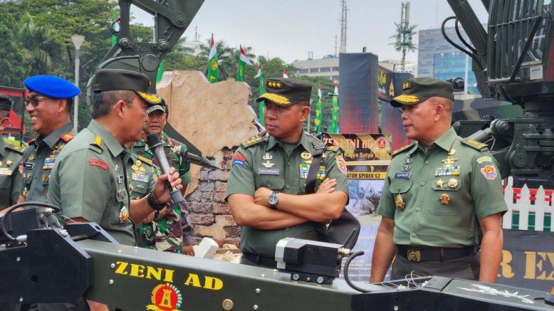 Wakil Kepala Staf Angkatan Darat Kunjungi Stand Zeni TNI AD