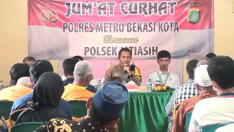 Jumat Curhat Polres Metro Bekasi Kota di Jatiasih, Waka Polres ajak Warga Dukung Pemilu Aman Dan Damai