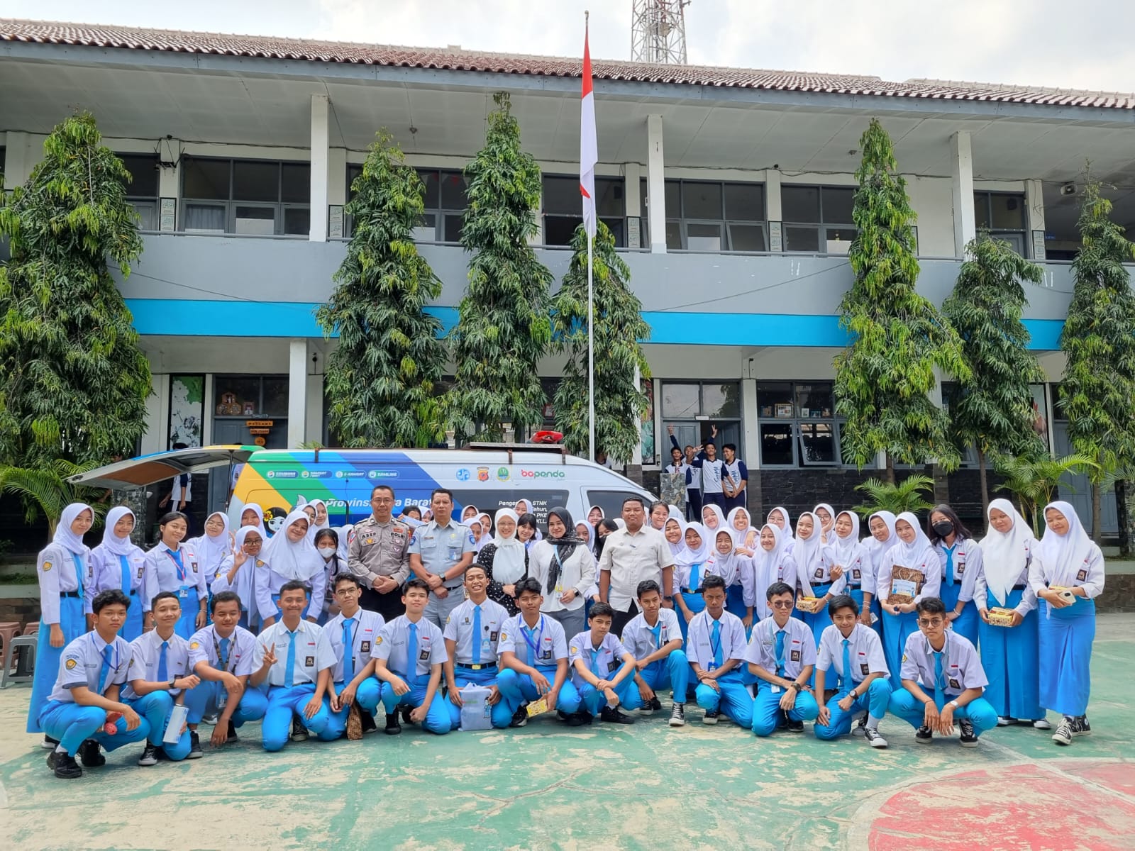 Jasa Raharja Bersama Tim Pembina Samsat Kabupaten Bandung I Rancaekek Kembali Menggelar Sosialisasi ke Sekolah di SMA Mekar Arum