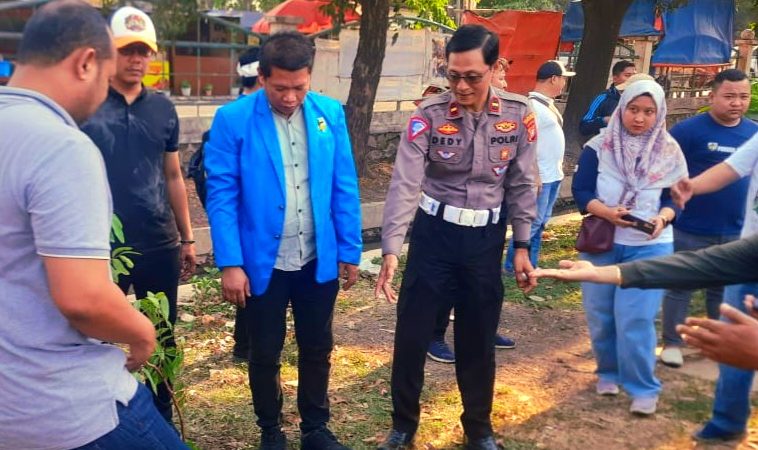 Polri Peduli Lingkungan, Polsek Bekasi Timur hadir Gerakan Tanam Pohon bersama KNPI Kota Bekasi