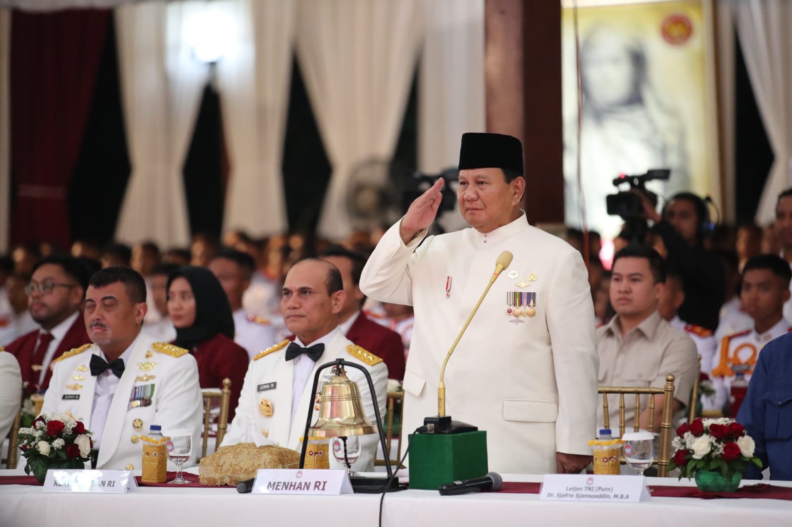 Menhan Prabowo ke Kadet Mahasiswa UNHAN RI: Cari Solusi Atasi Kesulitan Rakyat