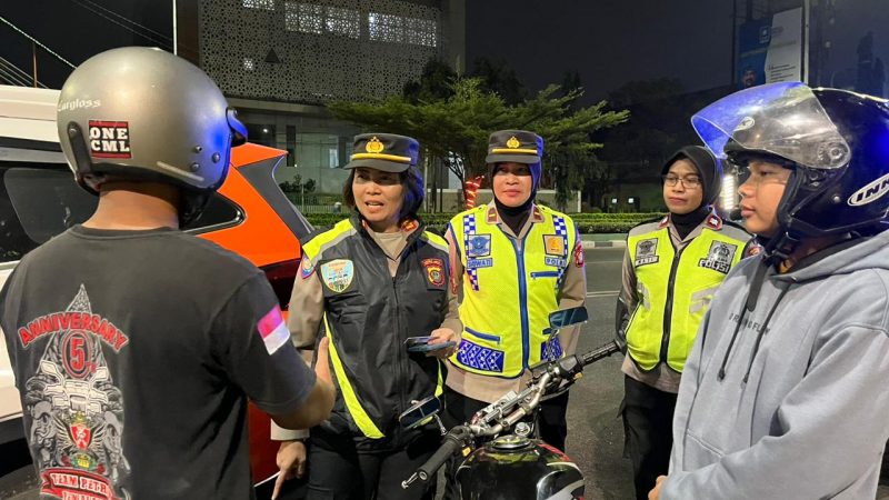 Tingkatkan Patroli Skala Besar, Polwan Polres Metro Bekasi Kota Turut Aktif Dalam Kegiatan Patroli Cipta Kondisi dan OKJ