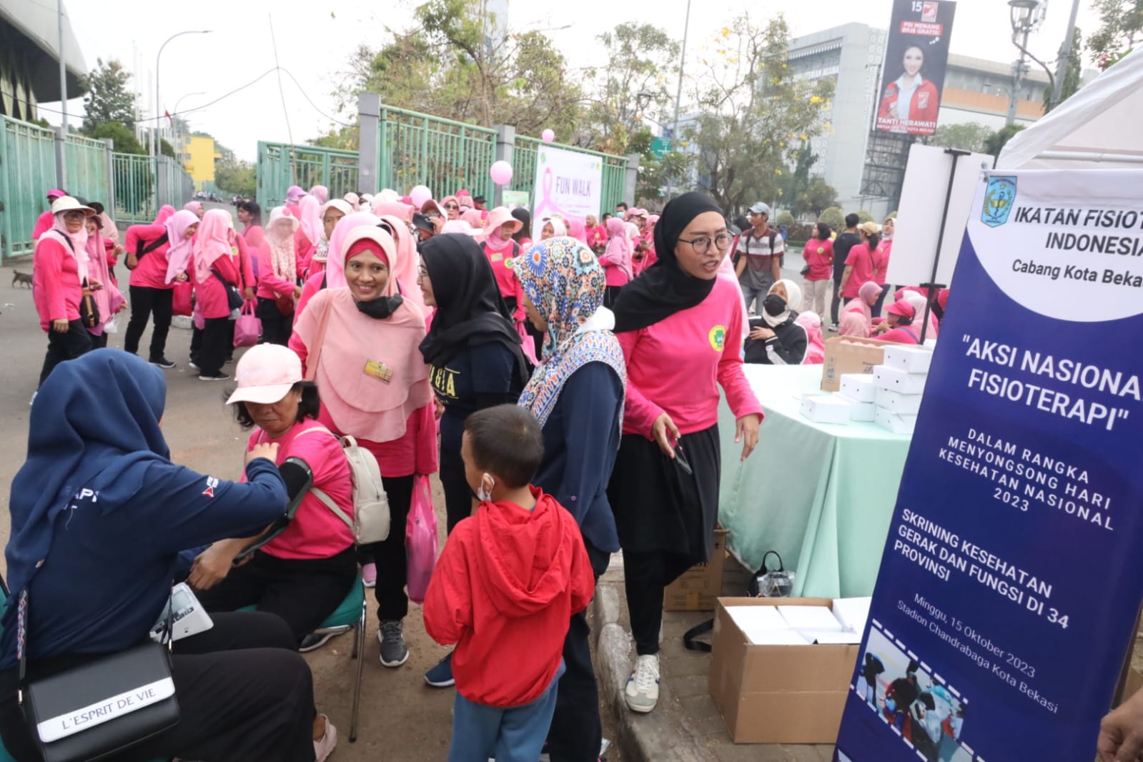 Hermina Cancer Warrior (HCW) Ajak Warga Dalam Kewaspadaan Breast Cancer di CFD Kota Bekasi