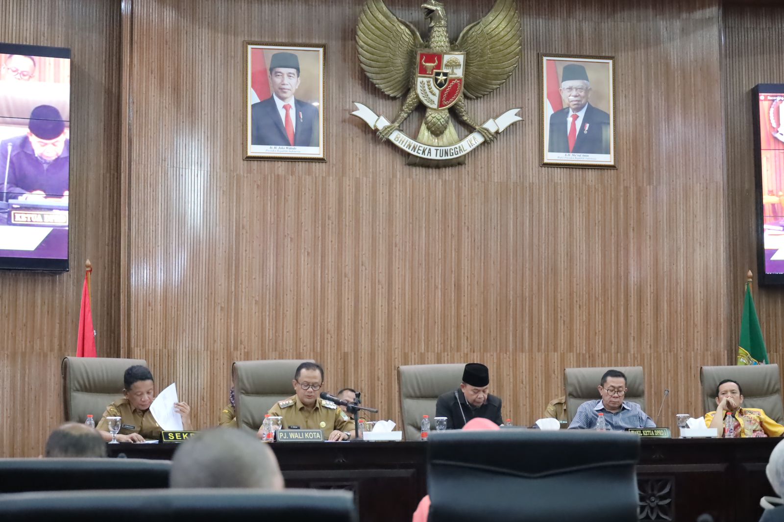 Bahas Berbagai Persoalan di Kota Bekasi, Pj. Wali Kota Bekasi Lakukan Rapat Sinergitas bersama DPRD