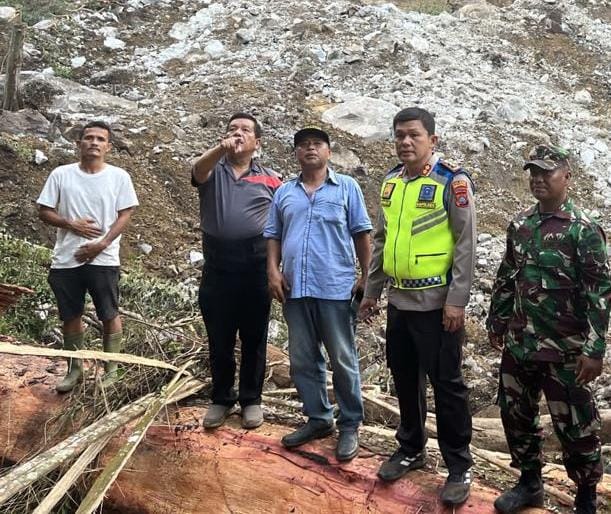 Polres Simalungun Bersama Tim Gabungan Masih Mencari Dua Korban Longsor di Gunung Simarsolpah, Simalungun