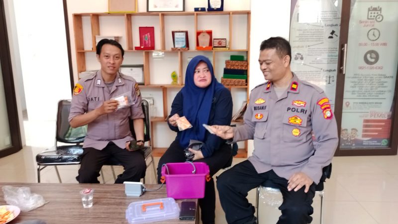 Sie Dokkes Polres Metro Bekasi Kota Lakukan Pelayanan Pengecekan Kesehatan Personil Operasi Mantap Brata Jaya