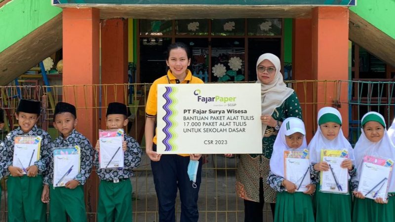 Wujudkan Komitmen di Bidang Pendidikan, FajarPaper Bagikan Paket Alat Tulis untuk 17.000 Siswa/i Sekolah Dasar
