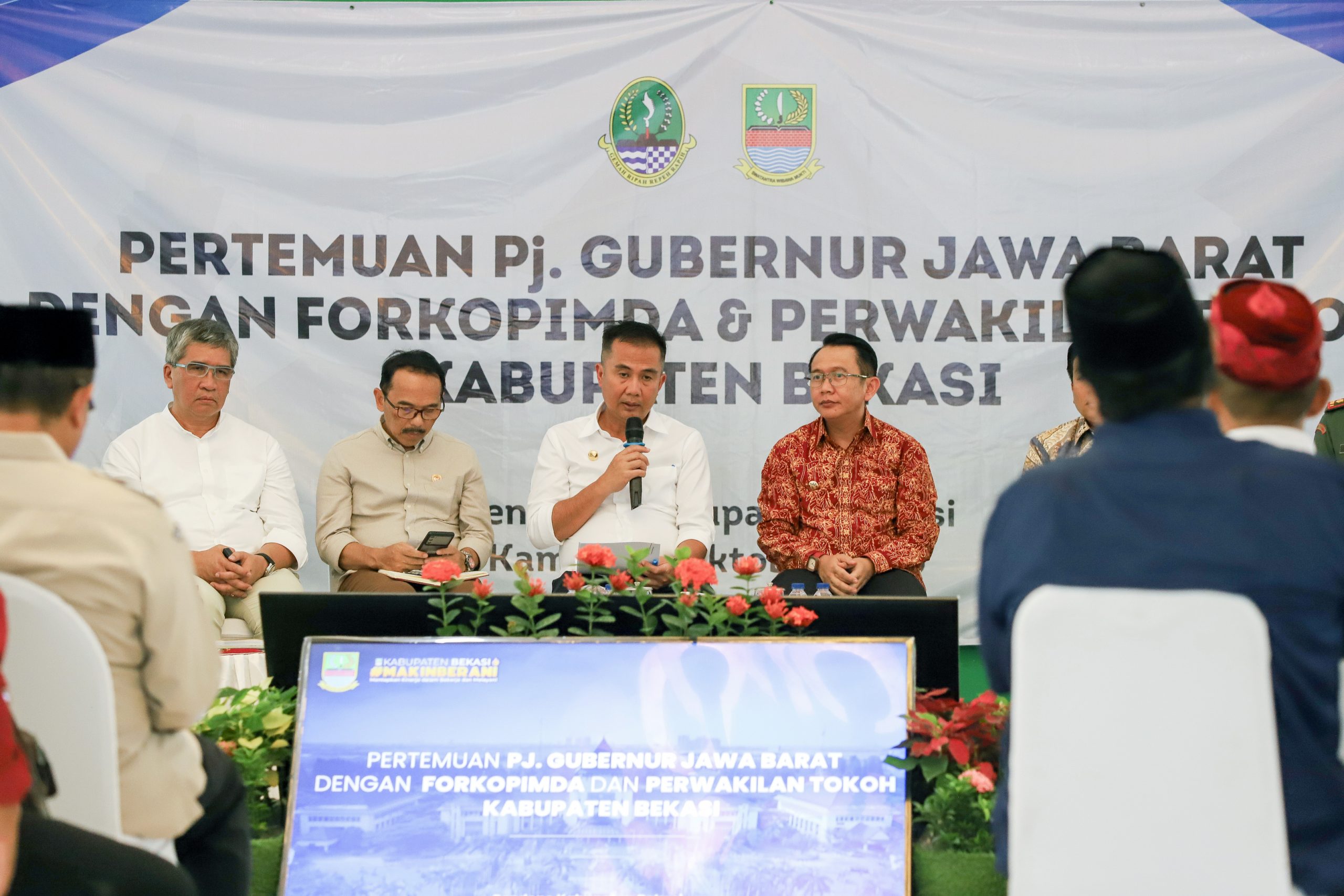 Kunjungan Perdana, Pj Gubernur Bey Machmudin Bahas Pencemaran Limbah Sampai Kekeringan di Kabupaten Bekasi