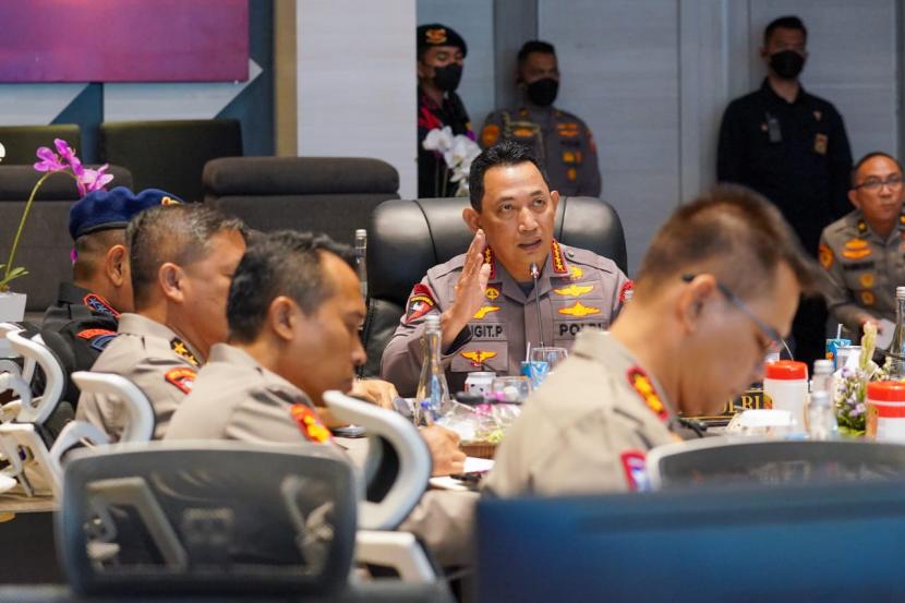 Kapolri dan Kepala BNPT Tinjau Posko Command Center KTT AIS Forum 2023